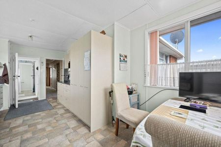 Brick and tile family home - Photo 3