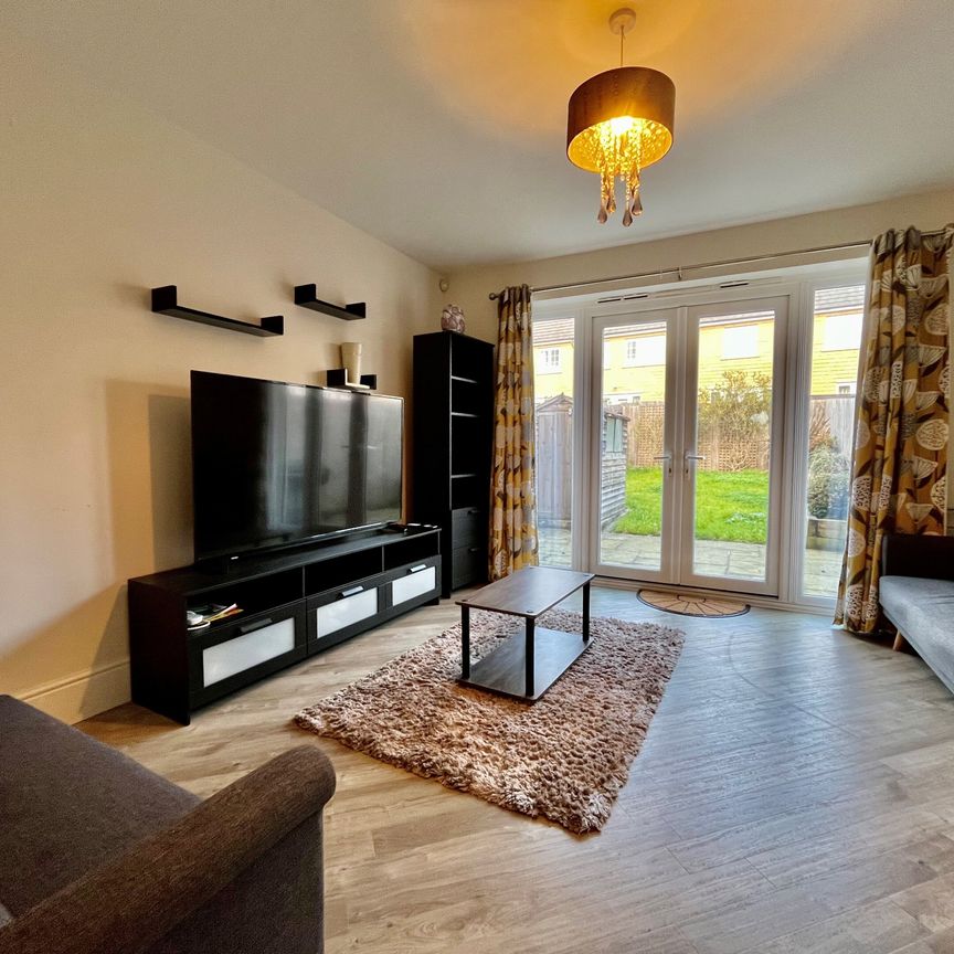 Bletchley Fold, Leeds, Horsforth - Photo 1