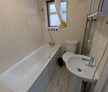 2 Bed Flat, Fanshawe Avenue, IG11 - Photo 5