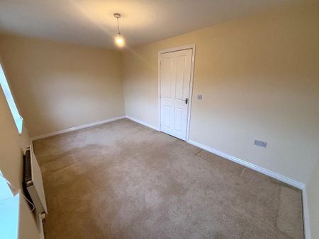 3 bedroom end of terrace house to rent - Photo 3