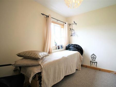 Semi-detached house to rent on - Photo 3