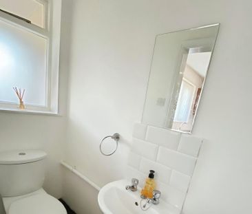 3 bedroom terraced house to rent - Photo 5
