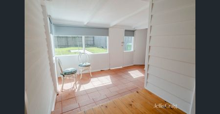 Californian Bungalow with Character and Comfort - Photo 2