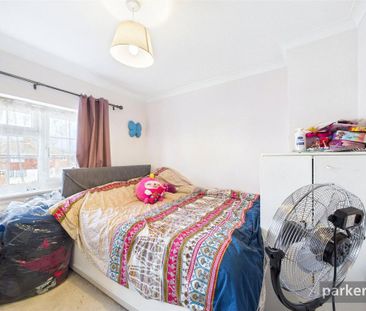 4 bedroom semi-detached house to rent - Photo 6