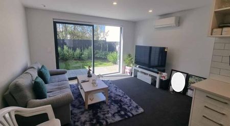 Two bedroom Townhouse plus carpark - Photo 2