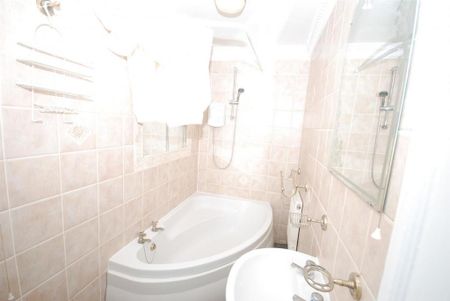 3 bedroom flat to rent - Photo 5