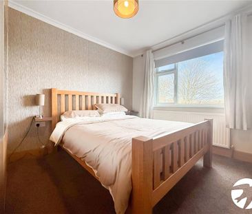 3 bedroom end of terrace house to rent - Photo 2