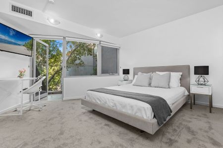 Impeccably Presented Fully Furnished Apartment in the Heart of Neutral Bay - Photo 4