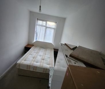 7 Bed Semi-Detached House, Beechwood Avenue, HA2 - Photo 1