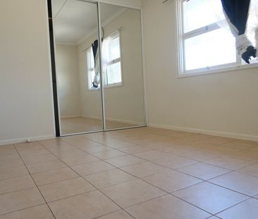 Spacious 4-Bedroom Home with Ample Parking. - Photo 2