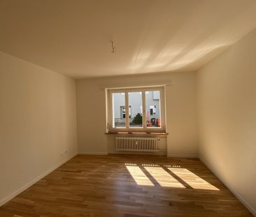 schöne, helle und renovierte 2.5-Zimmerwohnung im EG - Foto 1
