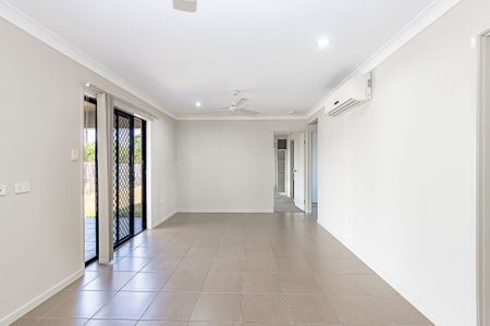 58 Ellsworth Drive, Mount Louisa - Photo 3