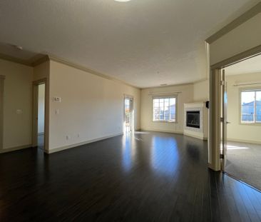 Bright & Modern 2 Bed, 2 Bath Apartment In Hollick Kenyon - Photo 1