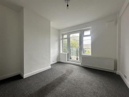 3 bedroom flat to rent - Photo 3