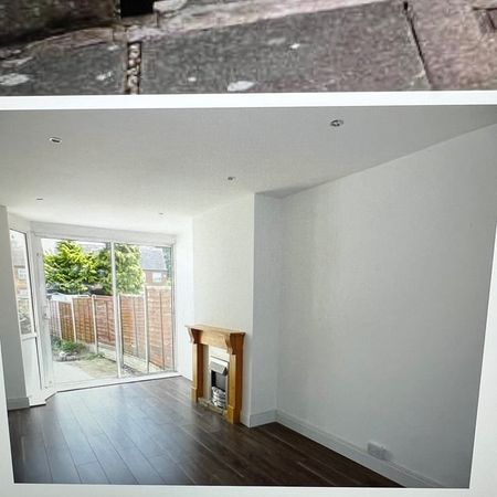 3 Bed Detached House, Pendragon Road, B42 - Photo 4