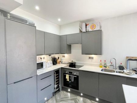 1 bedroom in a flat share to rent - Photo 4