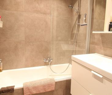 Appartement te huur in Schaarbeek voor € 980 met 1 slaapkamer - Photo 2