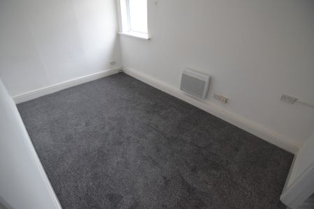 To Let 1 Bed Apartment - Photo 2