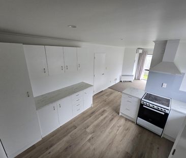 Cozy unit living - Photo 5