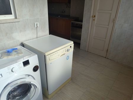 Apartamento de 3 assoalhadas inserido em pequeno prédio com apenas quatro apartamentos. - Photo 4