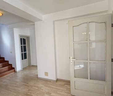 Vila de inchiriat Tunari, 6 camere, curte 535 mp – semimobilata - Photo 5