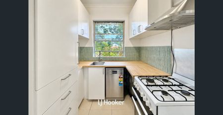 Full Brick Apartment - Approx. 100-meter walk to Gordon Station - Photo 4