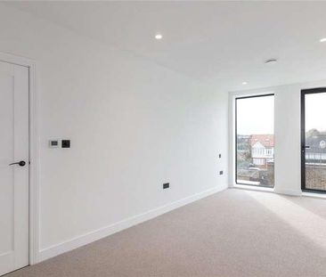 Novum Court, Cannon Hill Lane, London, SW20 - Photo 2