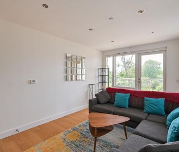 2 bedroom flat to rent - Photo 2