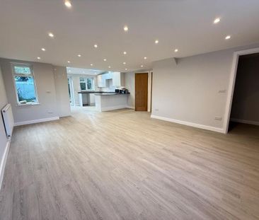 4 bedroom end of terrace house to rent - Photo 2