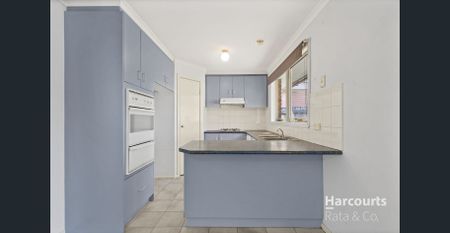 Spacious and Light-Filled Home in Mill Park - Photo 2