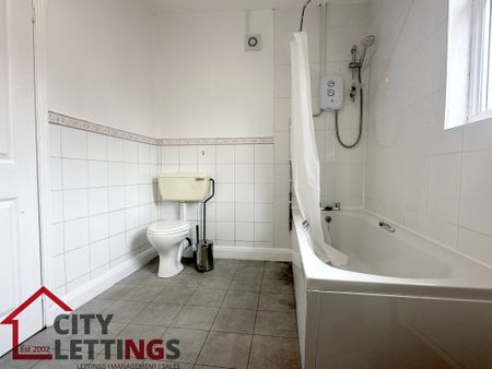 5 Bedroom Semi-Detached House - Photo 3