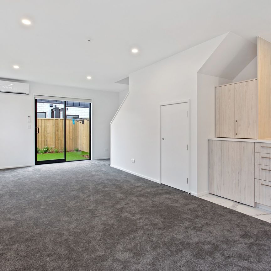 3-Bedroom Townhouse in Merivale - Photo 1