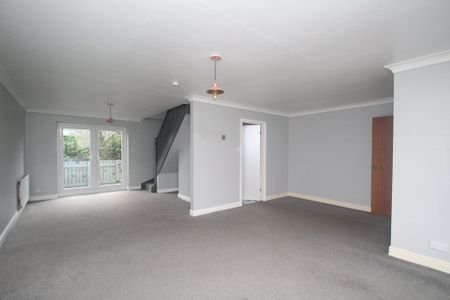 3 bedroom terraced house to rent - Photo 2