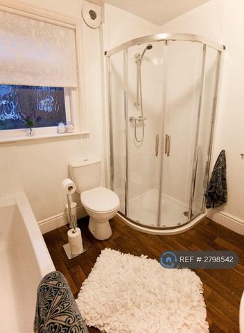 1 bedroom in a house share to rent - Photo 4