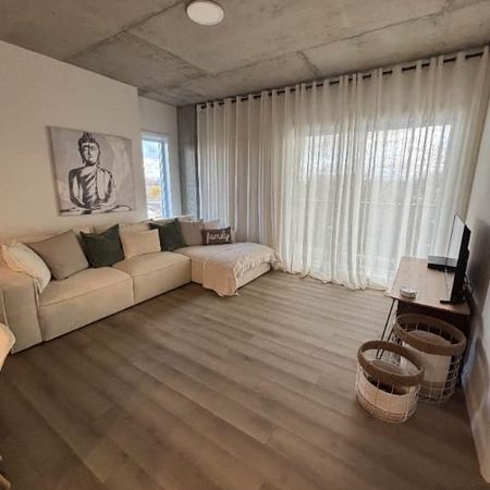 ✨ 3 ½ moderne, dernier étage, très lumineux – Wi-Fi & stationnement intérieur inclus ! - Photo 4