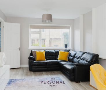 Hayden Court, Addlestone - Photo 3