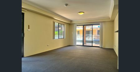 Moments from Top Ryde Shopping Centre! - Photo 2