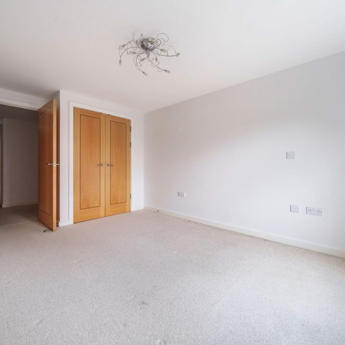 2 Bedroom Flat / Apartment - Shawford Road, Shawford - Photo 1