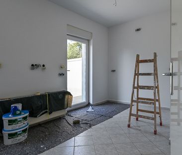 VOLL UNTERKELLERTES EINFAMILIENHAUS MIT 4 ZIMMERN UND 2 BÄDERN - Photo 2