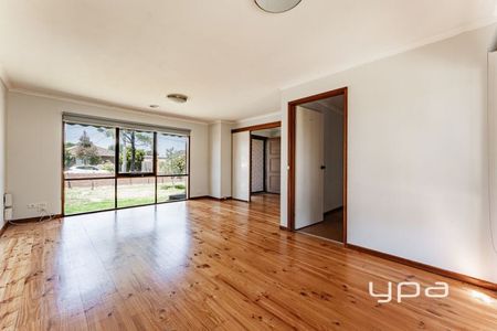 13 Micheline Street, TULLAMARINE - Photo 5