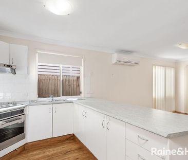 Family Home in a great location! - Photo 4