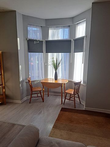 £800 PCM, Furnished One Bedroom Ground Floor Flat in Richmond Road, Roath, Cardiff, CF24 3BS - Photo 2