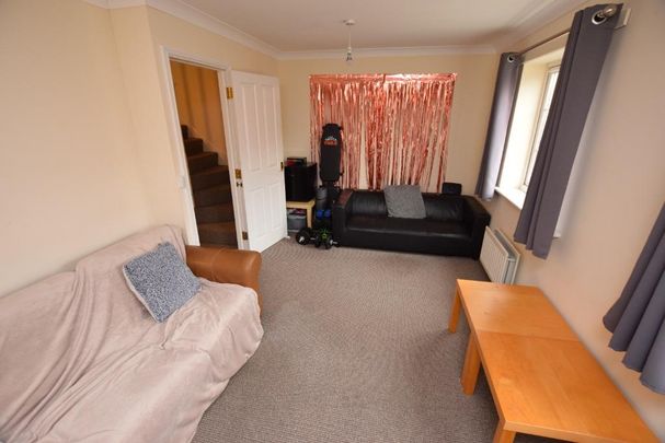 6 bedroom semi-detached house to rent - Photo 1