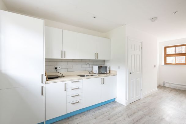 To Let 4 Bedroom House - Photo 1