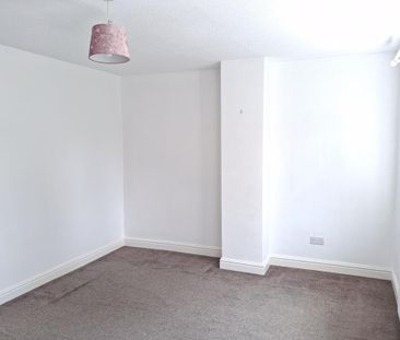 2 bedroom semi-detached house to rent - Photo 4