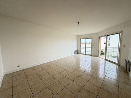 Location Appartement 3 pièces 75m² - Photo 3
