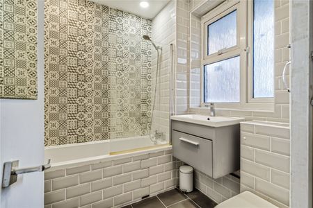 Blair House, Stockwell Gardens Estate, SW9 - Photo 2