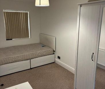 6 bedroom private hall to rent - Photo 2