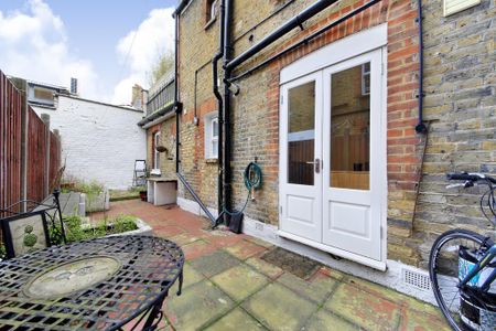 2 bedroom maisonette to rent - Photo 5