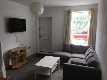 4 bedroom house to rent - Photo 2